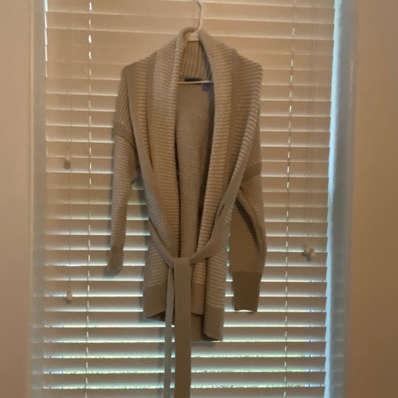 Sweater - Picture 1 of 3